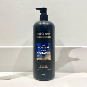 🟠5/$25 NEW Tresemmé Rich Moisture Shampoo